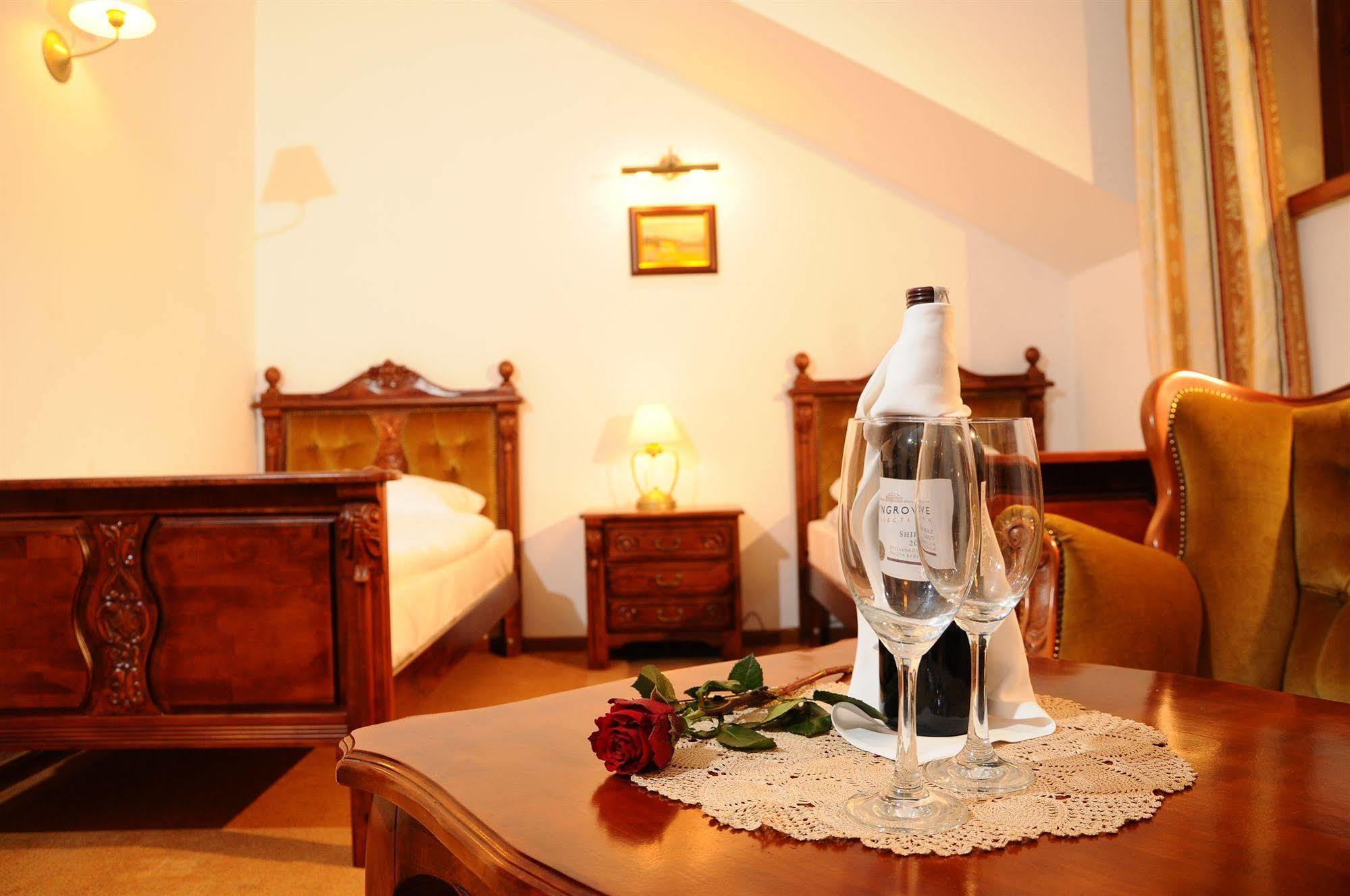 Folwark Stara Winiarnia Hotel มัสซานา ดอลนา ภายนอก รูปภาพ